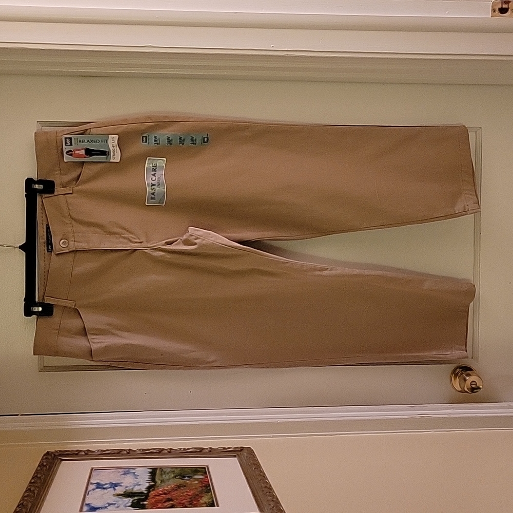 NWT Lee Size 18W Petite Khaki Relaxed Fit Pants